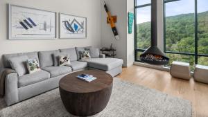 402 - Treehouse Condo - Spruce Peak - Stowe Mt Resort - Ski in Ski Out - Sleeps 9