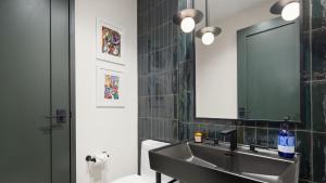 402 - Treehouse Condo - Spruce Peak - Stowe Mt Resort - Ski in Ski Out - Sleeps 9