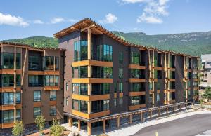 409 - 3 bed - Treehouse unit - Spruce Peak at the Base of Stowe Mt Resort - Sleeps 9