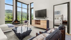 409 - 3 bed - Treehouse unit - Spruce Peak at the Base of Stowe Mt Resort - Sleeps 9