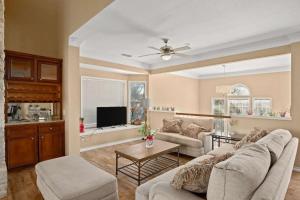 Cape Coral Hill Country Luxe Near Downtown Austin