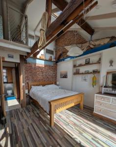 Cowes View Seaside beach cottage,