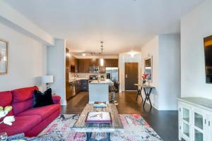 Cozy Haven in a Bustling Neighborhood