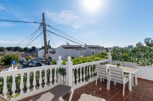 Few minutes walk to the Beach, Restaurants, Bars, Supermarkets and more!