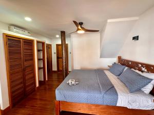 Bocas Beachfront Lodge Spacious Corner King Suite Ocean View Sand Level