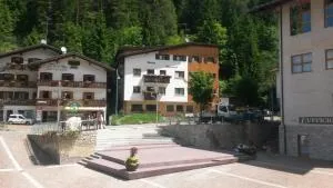 Hotel Oswald - 阿尔巴迪卡纳泽伊