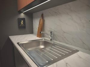 cozy apt 10 min from centre