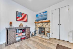 Modern 3BD -Walk to Lake & Beach