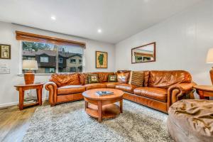 Modern 3BD -Walk to Lake & Beach