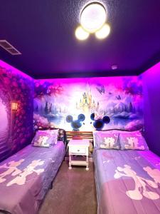 New Themed Rooms5BR Near AttractionsResort