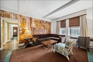 Lexington Plaza Hotel