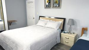 Cozy 2BR, Totally Private With Parking, Convenient Public Transit