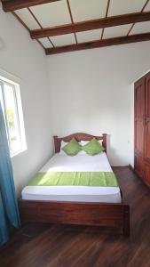 Charming Seafront Duplex - Seaview & Beach Access