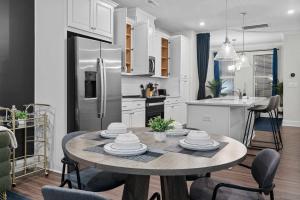 Luxe King 4BR Townhouse with Rooftop in Uptown CLT