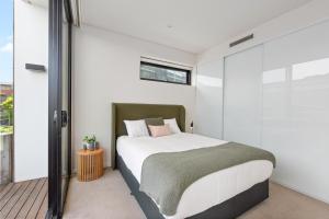 Urban Oak - Peaceful Hideaway near Cafes and Markets