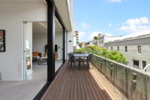 Urban Oak - Peaceful Hideaway near Cafes and Markets