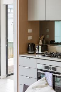 Urban Oak - Peaceful Hideaway near Cafes and Markets