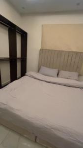 استديو انيق بتسجيل ذاتي