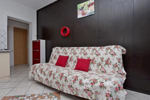 Apartments with parking space Lopar, Rab - 18005
