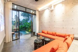 Stylish Modern 2BR Villa, Enclosed Living, Canggu