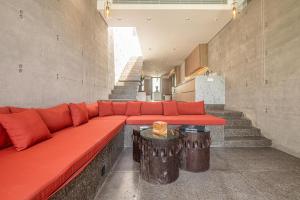 Stylish Modern 2BR Villa, Enclosed Living, Canggu