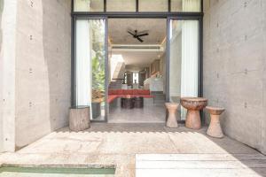 Stylish Modern 2BR Villa, Enclosed Living, Canggu