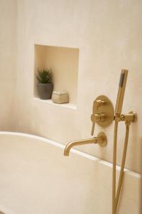 5 min to Finns Beach Club & Trendy Hotspot