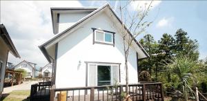 Zain Village pension