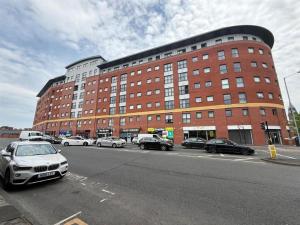 Stylish 2-Bed Apartment in Central Bolton
