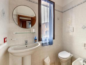 A 150 meter long mare, 2 fish img18