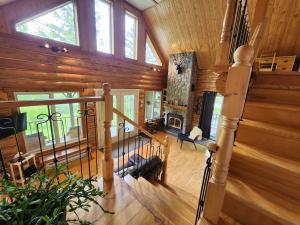 Chalet en Bois Rond au bord de leau - spa privé & billard - Mauricie, Portneuf - Québec