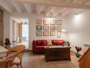 Cottage in Castellnou with Forest Trails