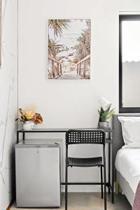 Charming Guildford Retreat - Bright Double Room Close to Green Spaces & Local Eats - Shared Bathroom