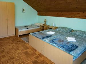 One Bedroom Dream Room 2