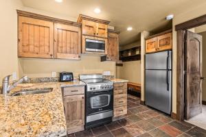 Copperbottom Inn 102 condo