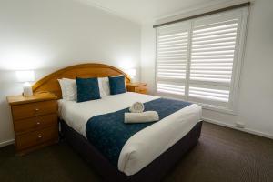 Waves Motel and Apartments