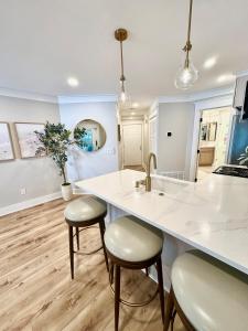 Bay-front Condo near Gulf - Elegant and Private Stay - Penthouse with Elevator