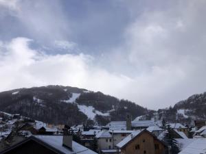 Studio cabine centre-village avec parking - FR-1-854-20