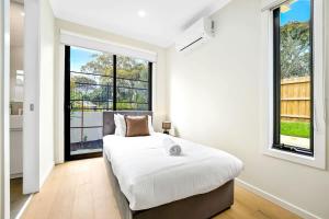 Central Mount Waverley Townhouse with parking