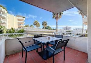 Sunny apartment in Roses with a warm terrace