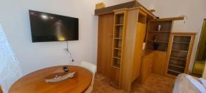 Cozy 2BR City Retreat Prime Central Location