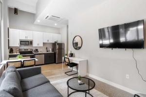 TWO Spacious CozySuites OTR Downtown #21