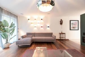 Architect-Designed Luxury Retreat 3BR Chessington - Pass the Keys