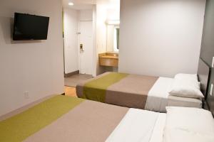 Deluxe Quadruple Room - Non-Smoking room in Studio 6-Portland OR
