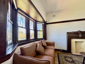 Elegant House 4 Bedrooms Walk Rail