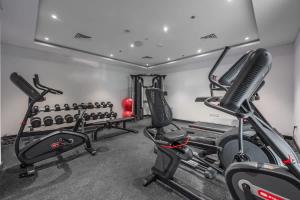 Brand New Private Garden next to Pool Spacious