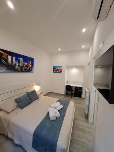 Central, Lively neighborhood, Next to the Metro A