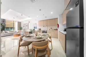 Brand New JVC Apt w Pool Walk to Circle Mall