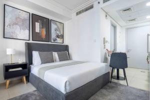 Frank Porter - Goldcrest Views 2