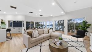 Lavoca Lakehouse - Panoramic Views , Wharf & Pool